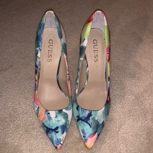 Floral Guess Pumps
